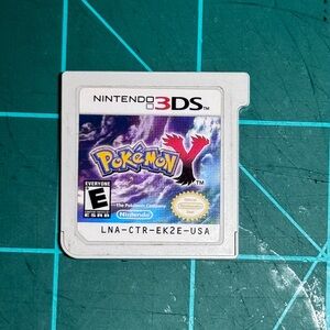 Nintendo 3DS Pokémon Y Game Cartridge - Gray